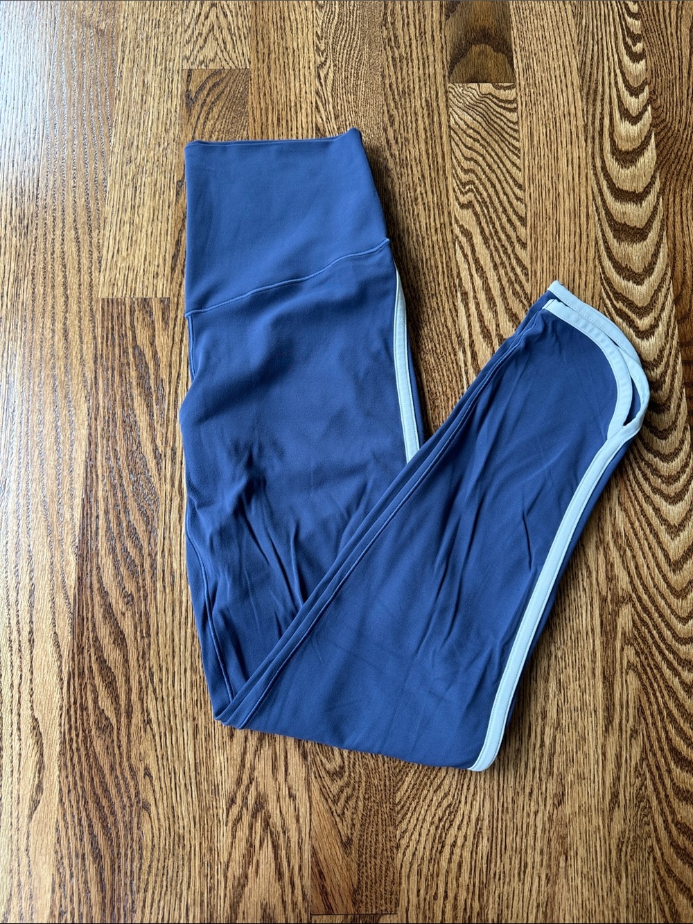 Offline by Aerie Dusty Navy Leggings with White Side Trim. Women’s Medium.